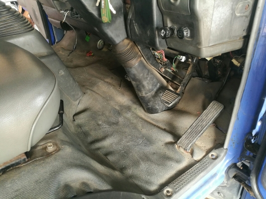 รถบรรทุก 6 ล้อมีหลังคา ยี่ห้อ ISUZU  130 แรงม้า ปีจดทะเบียน 2548