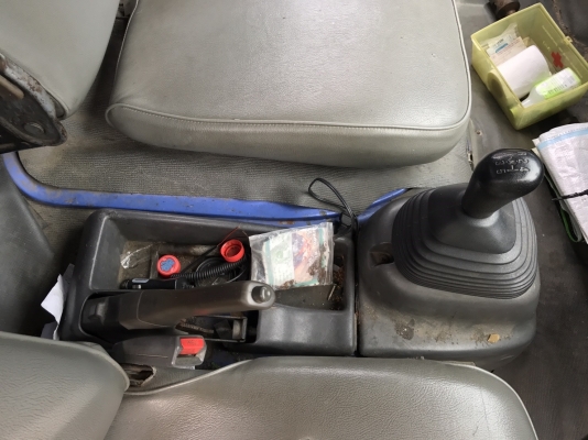 รถบรรทุก 6 ล้อมีหลังคา ยี่ห้อ ISUZU  130 แรงม้า ปีจดทะเบียน 2548