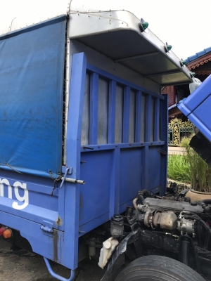 รถบรรทุก 6 ล้อมีหลังคา ยี่ห้อ ISUZU  130 แรงม้า ปีจดทะเบียน 2548