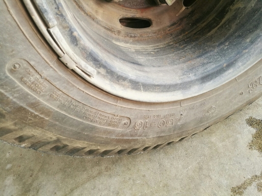 รถบรรทุก 6 ล้อมีหลังคา ยี่ห้อ ISUZU  130 แรงม้า ปีจดทะเบียน 2548