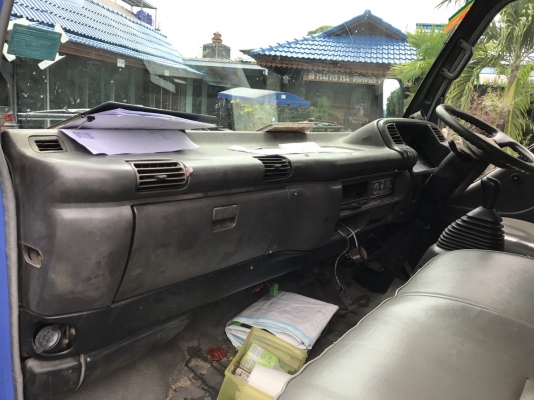 รถบรรทุก 6 ล้อมีหลังคา ยี่ห้อ ISUZU  130 แรงม้า ปีจดทะเบียน 2548