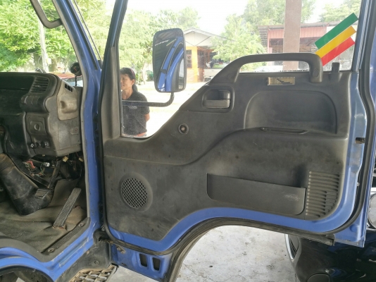 รถบรรทุก 6 ล้อมีหลังคา ยี่ห้อ ISUZU  130 แรงม้า ปีจดทะเบียน 2548
