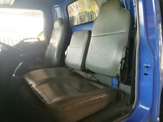 รถบรรทุก 6 ล้อมีหลังคา ยี่ห้อ ISUZU  130 แรงม้า ปีจดทะเบียน 2548