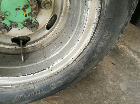 รถบรรทุก 6 ล้อมีหลังคา ยี่ห้อ ISUZU  130 แรงม้า ปีจดทะเบียน 2548