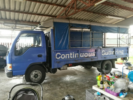 รถบรรทุก 6 ล้อมีหลังคา ยี่ห้อ ISUZU  130 แรงม้า ปีจดทะเบียน 2548