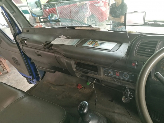 รถบรรทุก 6 ล้อมีหลังคา ยี่ห้อ ISUZU  130 แรงม้า ปีจดทะเบียน 2548