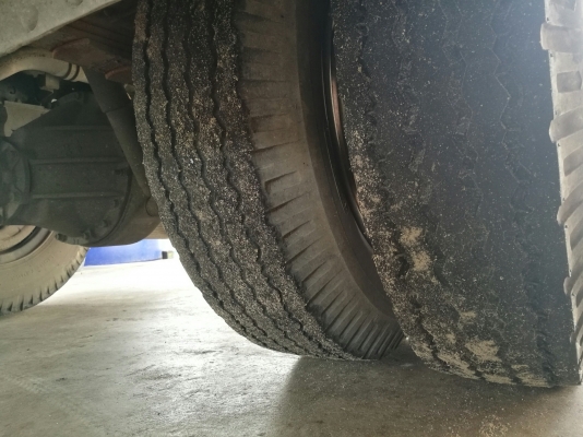 รถบรรทุก 6 ล้อมีหลังคา ยี่ห้อ ISUZU  130 แรงม้า ปีจดทะเบียน 2548