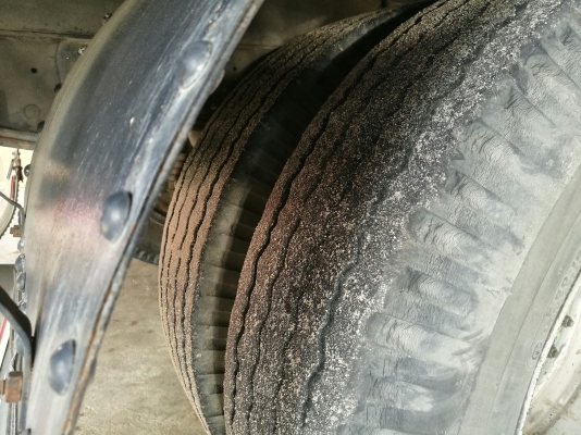 รถบรรทุก 6 ล้อมีหลังคา ยี่ห้อ ISUZU  130 แรงม้า ปีจดทะเบียน 2548