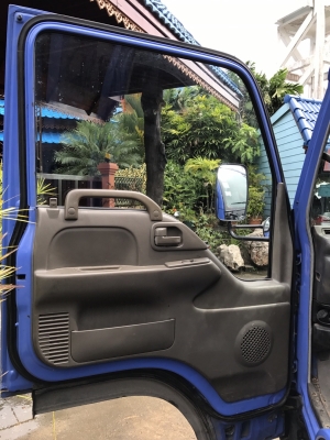 รถบรรทุก 6 ล้อมีหลังคา ยี่ห้อ ISUZU  130 แรงม้า ปีจดทะเบียน 2548