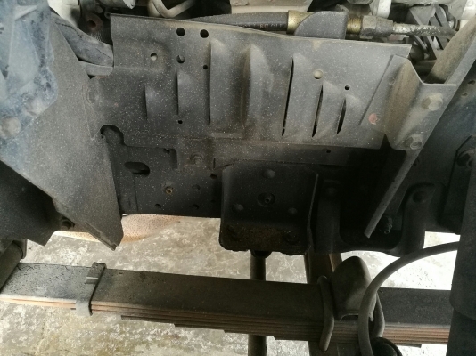 รถบรรทุก 6 ล้อมีหลังคา ยี่ห้อ ISUZU  130 แรงม้า ปีจดทะเบียน 2548