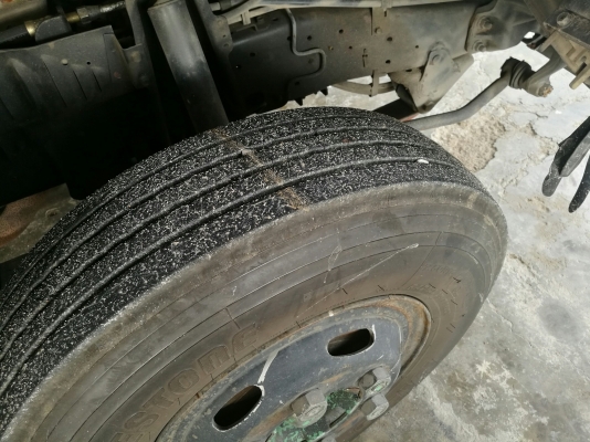 รถบรรทุก 6 ล้อมีหลังคา ยี่ห้อ ISUZU  130 แรงม้า ปีจดทะเบียน 2548
