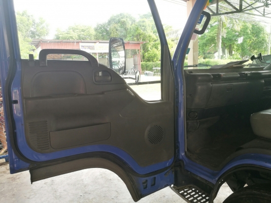 รถบรรทุก 6 ล้อมีหลังคา ยี่ห้อ ISUZU  130 แรงม้า ปีจดทะเบียน 2548