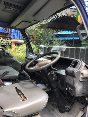 รถบรรทุก 6 ล้อมีหลังคา ยี่ห้อ ISUZU  130 แรงม้า ปีจดทะเบียน 2548