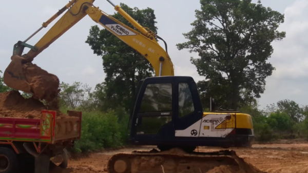 รถขุดโกเบโก้ 100/// เก่านอก เครื่องเดิมปั๊มเดิมใช้งานในไทยได้ 4 เดือน เครื่องแน่นเอวแน่นปั้มแน่นเอกสารอินวอยไบเทคหนาลดเหลือครบไม่แตกไม่หลวม ราคา 795 000 บาท ต่อรองหน้างานครับดูรถได้ที่ศรีสะเกษครับ โทร 087 5511 464 Dtac 06 3635 9242 AIS เอกสารอินวอยครับ