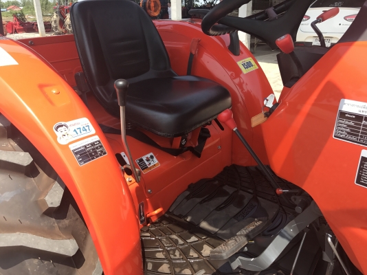 รถไถคูโบต้า L5018(4WD)2เพลา รุ่นใหม่ล่าสุด ใช้งาน 4 ชั่วโมง สภาพเหมือนใหม่ค่ะ เล่มพร้อม ขายราคา 648,000 บาท รถจดทะเบียนปี 60 พร้อมอุปกรณ์ใบมีดหน้าและผานพรวน สนใจโทร 081-9136451   ขอดูรูป line:bow6451 ค่ะ  พร้อมจัดส่งฟรี