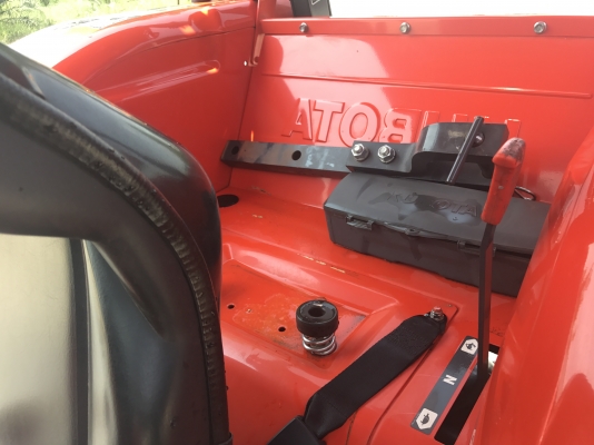 รถไถคูโบต้า L5018(4WD)2เพลา รุ่นใหม่ล่าสุด ใช้งาน 4 ชั่วโมง สภาพเหมือนใหม่ค่ะ เล่มพร้อม ขายราคา 648,000 บาท รถจดทะเบียนปี 60 พร้อมอุปกรณ์ใบมีดหน้าและผานพรวน สนใจโทร 081-9136451   ขอดูรูป line:bow6451 ค่ะ  พร้อมจัดส่งฟรี