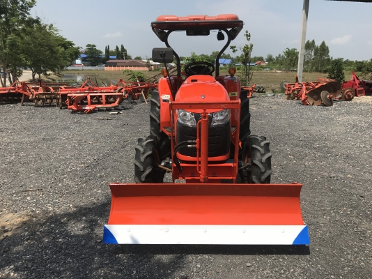 รถไถคูโบต้า L3608SP(4WD)2เพลา รุ่นใหม่ล่าสุด ใช้งาน 400 ชั่วโมง เล่มพร้อมค่ะ ขายราคา 368,000 บาท รถจดทะเบียนปี 57 พร้อมอุปกรณ์ใบมีดหน้าและผานพรวน สนใจโทร 081-9136451  ขอดูรูป line:bow6451 ค่ะ  พร้อมจัดส่งฟรี