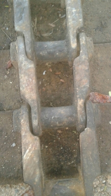 ขายโซ่พร้อมแผ่น รถแทรกเตอร์ D-50 โซ่แท้ ตราโคมัสสุ สภาพตามรูป ขายไม่แพงครับ