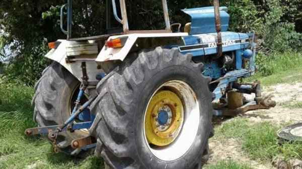 ขาย 135,000 บาท รถไถ Farm Trac 90 แรง เครืองดี เกียร์แรง ยางสวย เอกสารเล่มทะเบียน รถอยู่ จ.ศรีสะเกษ โทร&ไอดีไลน์ 0610710295 ขาย 135,000 บาท รถไถ Farm Trac 90 แรง เครืองดี เกียร์แรง ยางสวย เอกสารเล่มทะเบียน รถอยู่ จ.ศรีสะเกษ โทร&ไอดีไลน์ 0610710295