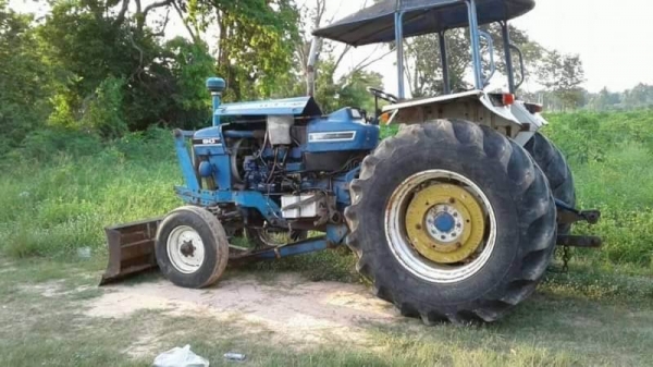 ขาย 135,000 บาท รถไถ Farm Trac 90 แรง เครืองดี เกียร์แรง ยางสวย เอกสารเล่มทะเบียน  รถอยู่ จ.ศรีสะเกษ โทร&amp;ไอดีไลน์ 0610710295