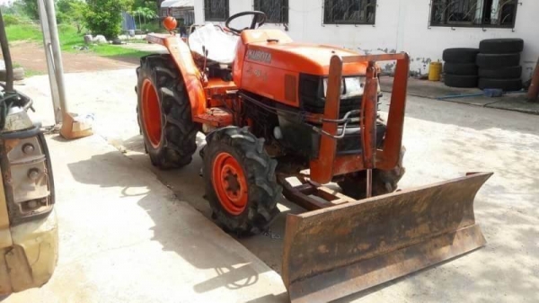 ขาย 149,000 บาท KUBOTA L3408 เครื่องดี ปั้มแรง อุปกร ( ใบมีด หาง6 ) เอกสารเล่มทะเบียน รถอยู่ จ.สกลนตร โทร&ไอดีไลน์ 0610710295 ขาย 149,000 บาท KUBOTA L3408 เครื่องดี ปั้มแรง อุปกร ( ใบมีด หาง6 ) เอกสารเล่มทะเบียน รถอยู่ จ.สกลนตร โทร&ไอดีไลน์ 0610710295