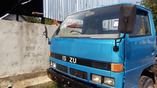 ขาย38000บาท เป็นหัวรถอีซูซุ6ล้อNPR เกียรสัน