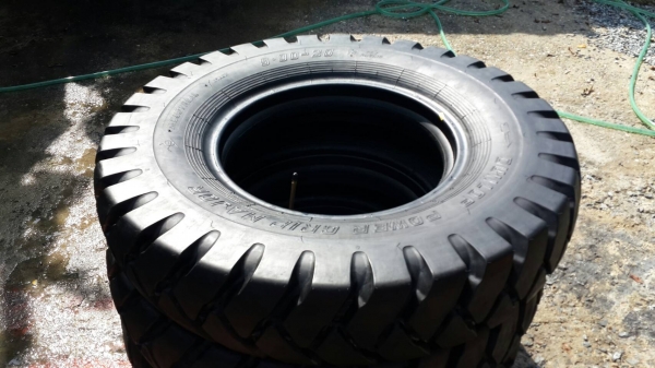 ขายยางลมโฟล์คลิฟท์ ขนาด  900-20  ใหม่ครบชุด ราคาถูก