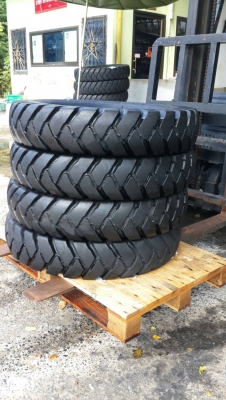 ขายยางลมโฟล์คลิฟท์ ขนาด  900-20  ใหม่ครบชุด ราคาถูก