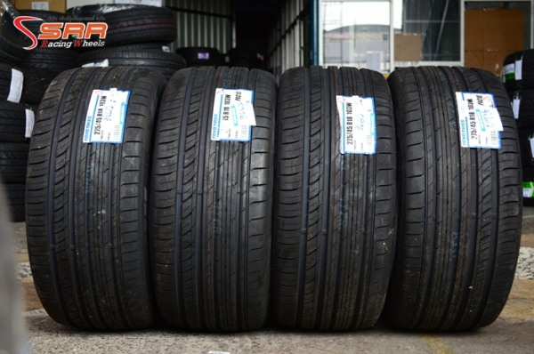 TOYO C1S 275/45R18 เส้นละ 10,0000 บาท