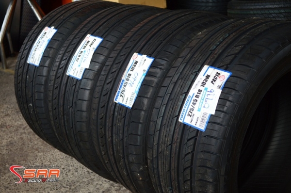 TOYO C1S 275/45R18 เส้นละ 10,0000 บาท