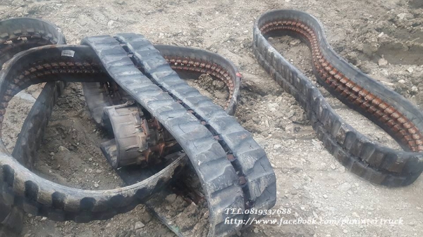 ขายถูกด่วนๆRUBBER TRACK แทรคยางสำหรับใส่กับรถขุดไซค์ 20,25,30,35 (แบบลอนเลอร์ลำโพง)/ขนาด 300*5.3* 84(ข้อ) / ราคาเพียง(เส้นละ 12,000 บาท) สนใจติดต่อ 0819337688