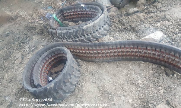 ขายถูกด่วนๆRUBBER TRACK แทรคยางสำหรับใส่กับรถขุดไซค์ 20,25,30,35 (แบบลอนเลอร์ลำโพง)/ขนาด 300*5.3* 84(ข้อ) / ราคาเพียง(เส้นละ 12,000 บาท) สนใจติดต่อ 0819337688