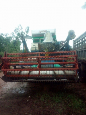 ขายรถเกี่ยวข้าว ศักดิ์พัฒนาเครื่อง230เทอร์โบว์ ช่วงล่าง12 พร้อมใช้งาน