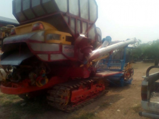 ขายรถเกี่ยวข้าว ศักดิ์พัฒนาเครื่อง230เทอร์โบว์ ช่วงล่าง12 พร้อมใช้งาน