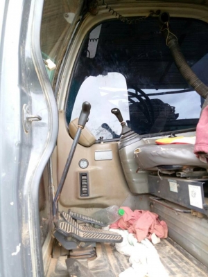 ขายรถขุดแบ็คโค โกเบลโก 135SR สภาพเก่านอก เอกสารเล่มทะเบียนครบ ช่วงล่างเอวแน่น พร้อมใช้งาน