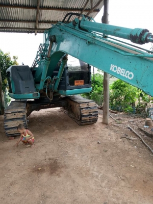 ขายรถขุดแบ็คโค โกเบลโก 135SR สภาพเก่านอก เอกสารเล่มทะเบียนครบ ช่วงล่างเอวแน่น พร้อมใช้งาน