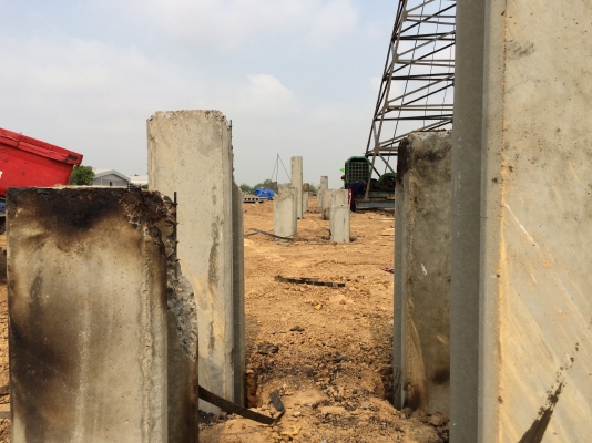 ปั้นจั้นตอกเสาเข็ม รับเหมา