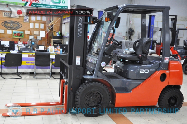 ขายรถโฟล์คลิฟท์มือสอง TOYOTA รุ่น 8FD20-14854 นำเข้าจากประเทศญี่ปุ่น 100\% ไม่เคยใช้งานในไทย