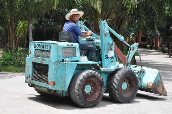 ขายรถตักKOMATSU SK7ขับเคลื่อน4ล้อ ตักครึ่งคิว เสา3เมตร สวยเดิมจากญี่ปุ่น ยังไม่เคยใช้ในไทย 165,000เท่านั้น!!
