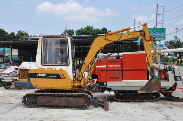KOMATSU PC30 คอนโทลดี ปั้มแรง แน่นๆ สวยเดิมจากญี่ปุ่น100\% ทำงานสมบูรณ์ทุกระบบ รับรองไม่ผิดหวัง 195,000 เท่านั้น!!