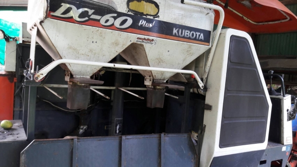 รถเกียว  DC 60  Plus  ปี 52 มีเล่ม ทะเบียน  ไม่มีเทเลอร์ ราคเบาฯ 200000   ดูรถทีศรีสะเกษ  สอบถามทีเบอร์ วันทูคอล 098 668-3479 dtac 094 283-9369 สิทธิ์ คับ