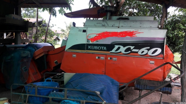 รถเกียว  DC 60  Plus  ปี 52 มีเล่ม ทะเบียน  ไม่มีเทเลอร์ ราคเบาฯ 200000   ดูรถทีศรีสะเกษ  สอบถามทีเบอร์ วันทูคอล 098 668-3479 dtac 094 283-9369 สิทธิ์ คับ