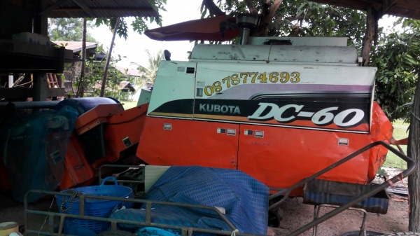 รถเกียว  DC 60  Plus  ปี 52 มีเล่ม ทะเบียน  ไม่มีเทเลอร์ ราคเบาฯ 200000   ดูรถทีศรีสะเกษ  สอบถามทีเบอร์ วันทูคอล 098 668-3479 dtac 094 283-9369 สิทธิ์ คับ