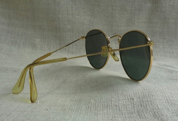 แว่นตาอเมริกันวินเทจ ยุค '80s 'หยดน้ำ จอห์น เลนนอน' อาร์ติสท์โมเดลอันดับหนึ่งของแผ่นดิน Vintage RAY-BAN USA หายาก! ตัวแท้! จริงใจ - ไม่จิงโจ้! แว่นตาอเมริกันวินเทจ ยุค '80s 'หยดน้ำ จอห์น เลนนอน' อาร์ติสท์โมเดลอันดับหนึ่งของแผ่นดิน Vintage RAY-BAN USA หายาก! ตัวแท้! จริงใจ - ไม่จิงโจ้!