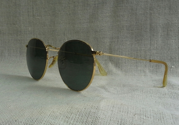 แว่นตาอเมริกันวินเทจ ยุค '80s 'หยดน้ำ จอห์น เลนนอน' อาร์ติสท์โมเดลอันดับหนึ่งของแผ่นดิน Vintage RAY-BAN USA หายาก! ตัวแท้! จริงใจ - ไม่จิงโจ้! แว่นตาอเมริกันวินเทจ ยุค '80s 'หยดน้ำ จอห์น เลนนอน' อาร์ติสท์โมเดลอันดับหนึ่งของแผ่นดิน Vintage RAY-BAN USA หายาก! ตัวแท้! จริงใจ - ไม่จิงโจ้!