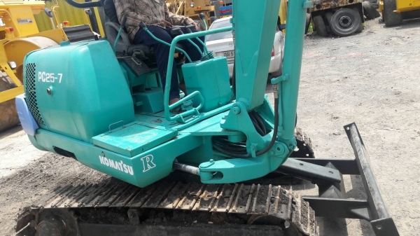 KOMATSU PC 25-7 เก่านอก ทำสีใหม่
