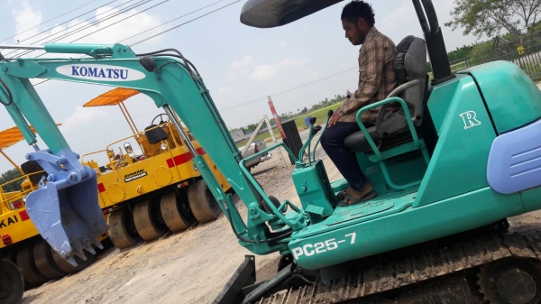 KOMATSU PC 25-7 เก่านอก ทำสีใหม่