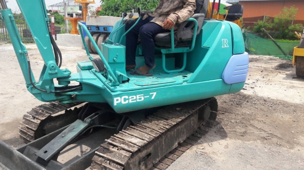 KOMATSU PC 25-7 เก่านอก ทำสีใหม่