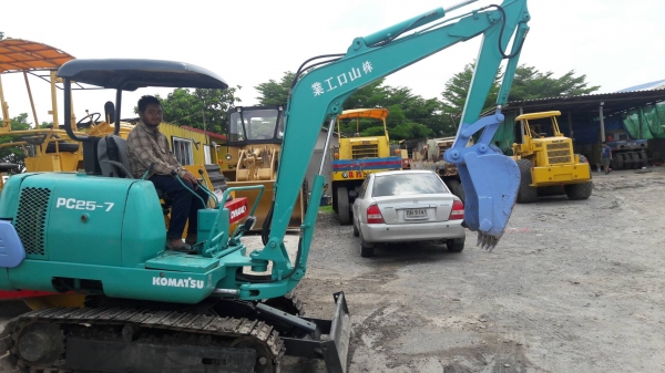 KOMATSU PC 25-7 เก่านอก ทำสีใหม่