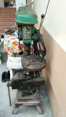 สว่านตั้งพื้น